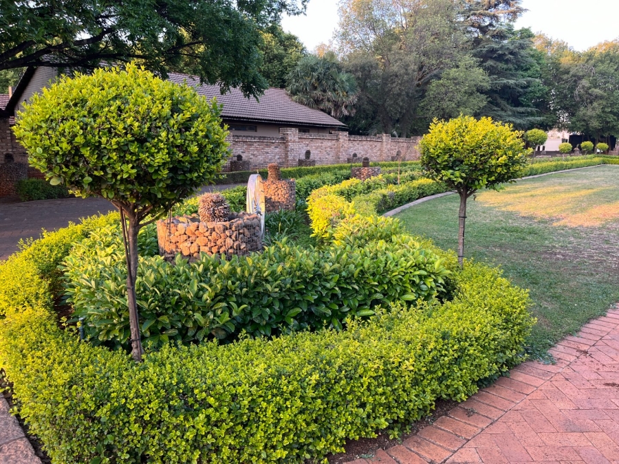 5 Bedroom Property for Sale in Van Der Hoff Park North West